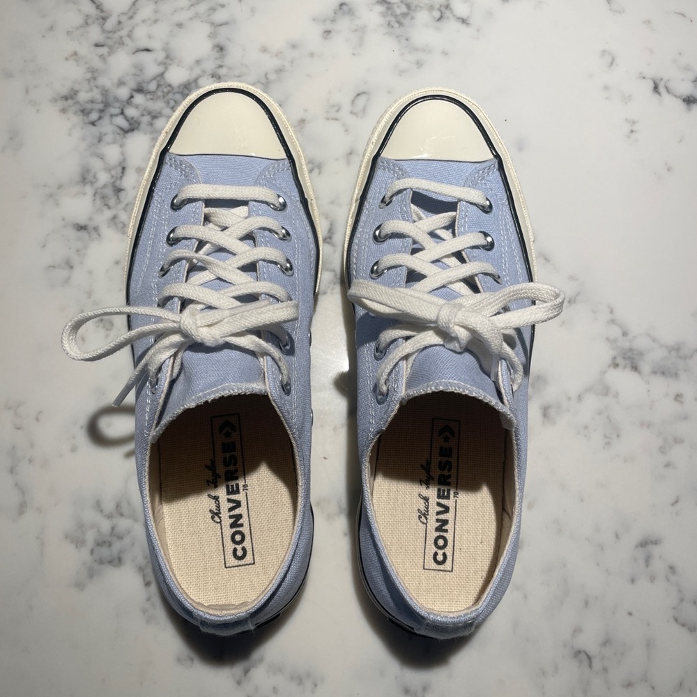 Women’s Size 8 Converse - Picture 7 of 7